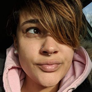 Meet your Posher, Alyson